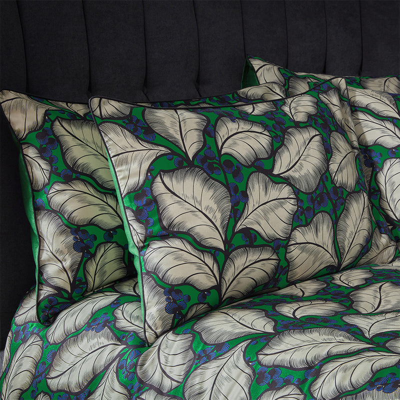 EW by Edinburgh Weavers Magali Tropical Cotton Sateen Printed Piped Pillowcase Pair in Emerald