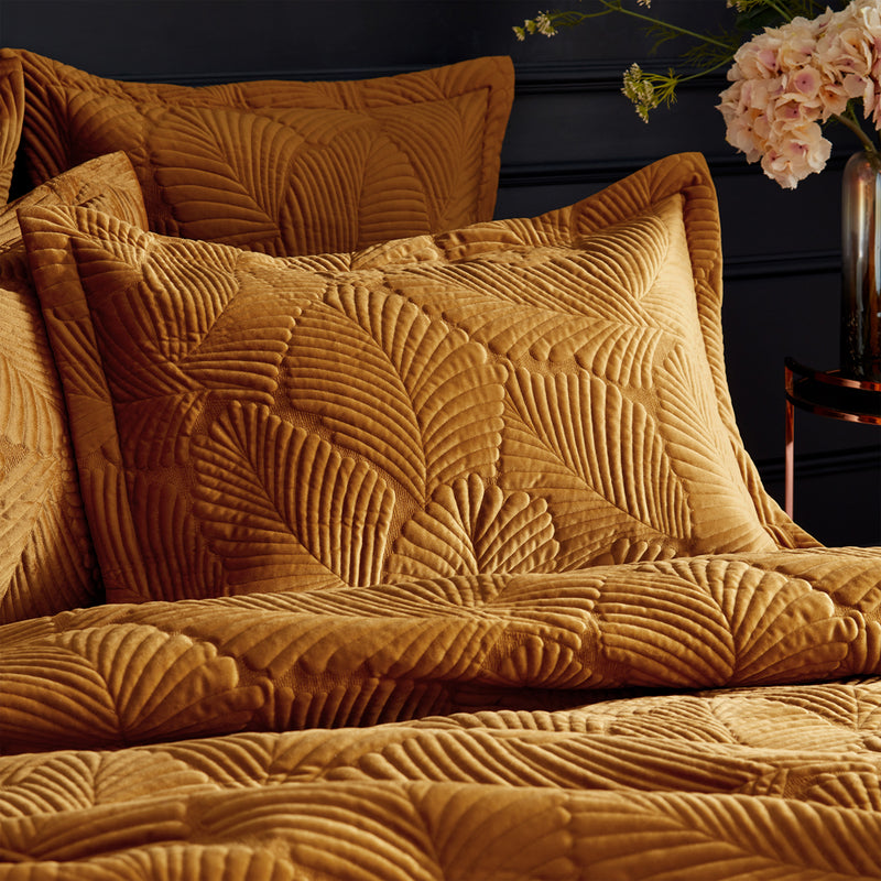Palmeria Quilted Velvet Pillowcase Gold