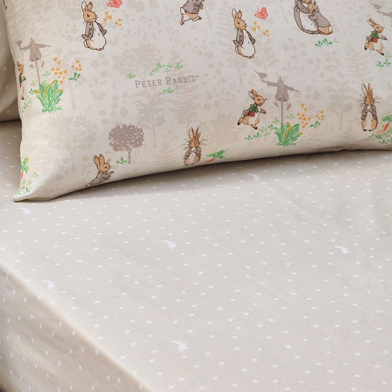 Peter Rabbit™ Classic Peter Rabbit™ 100% Cotton Fitted Bed Sheet in Natural
