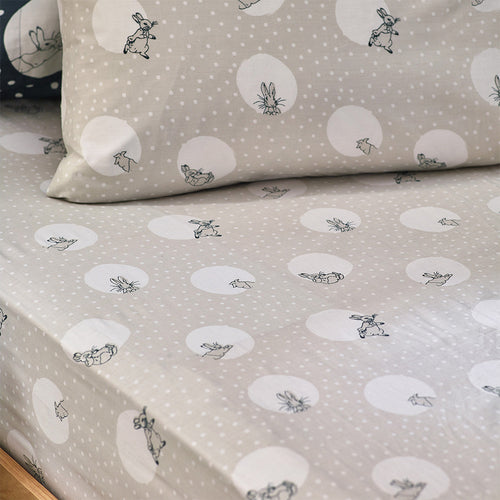 Peter Rabbit™ Spot Me Peter Rabbit™ Fitted Bed Sheet in Charcoal