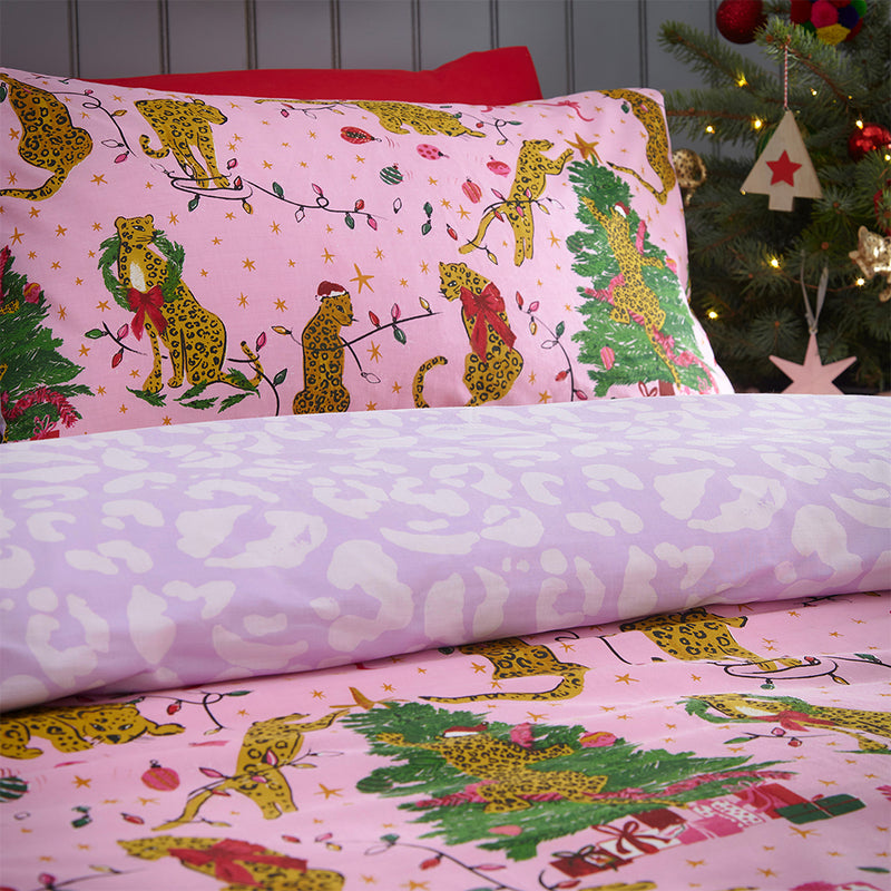 furn. Purrfect Christmas Duvet Cover Set in Pink/Lilac